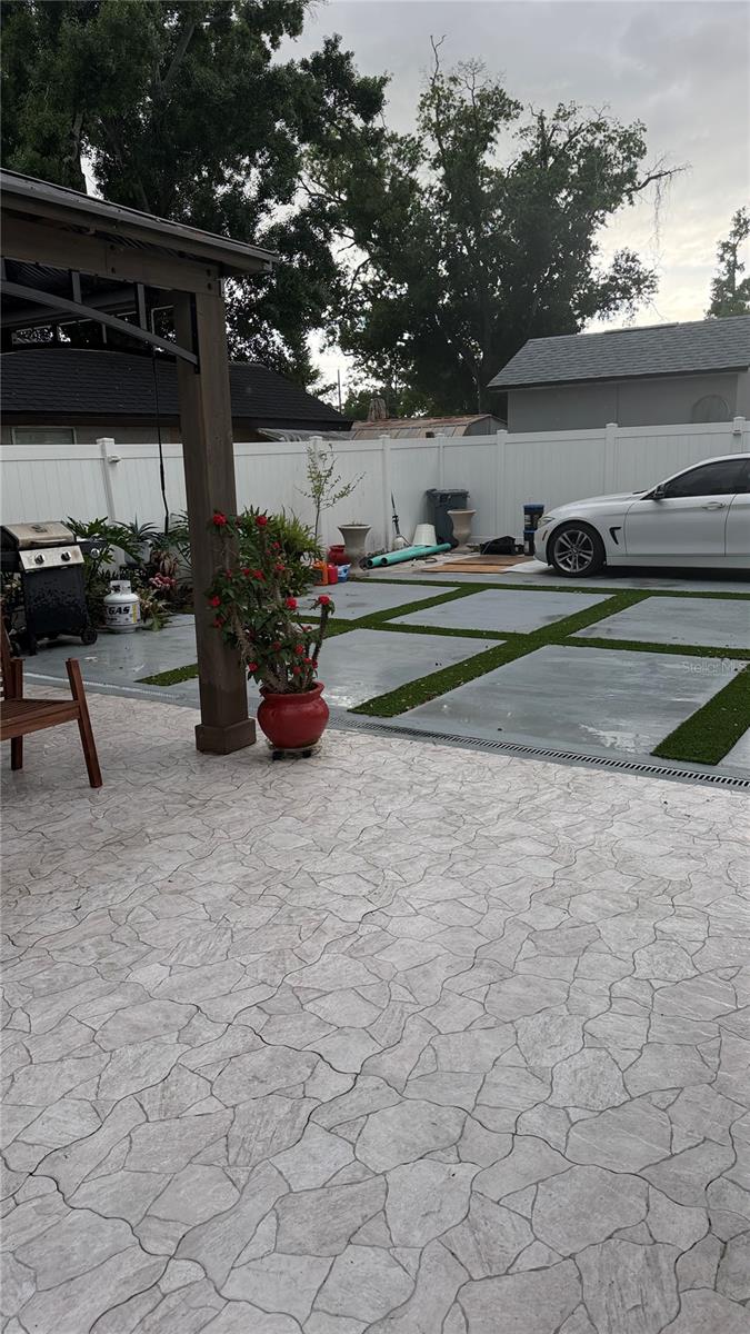 Listing photo id 12 for 2106 Cluster Avenue