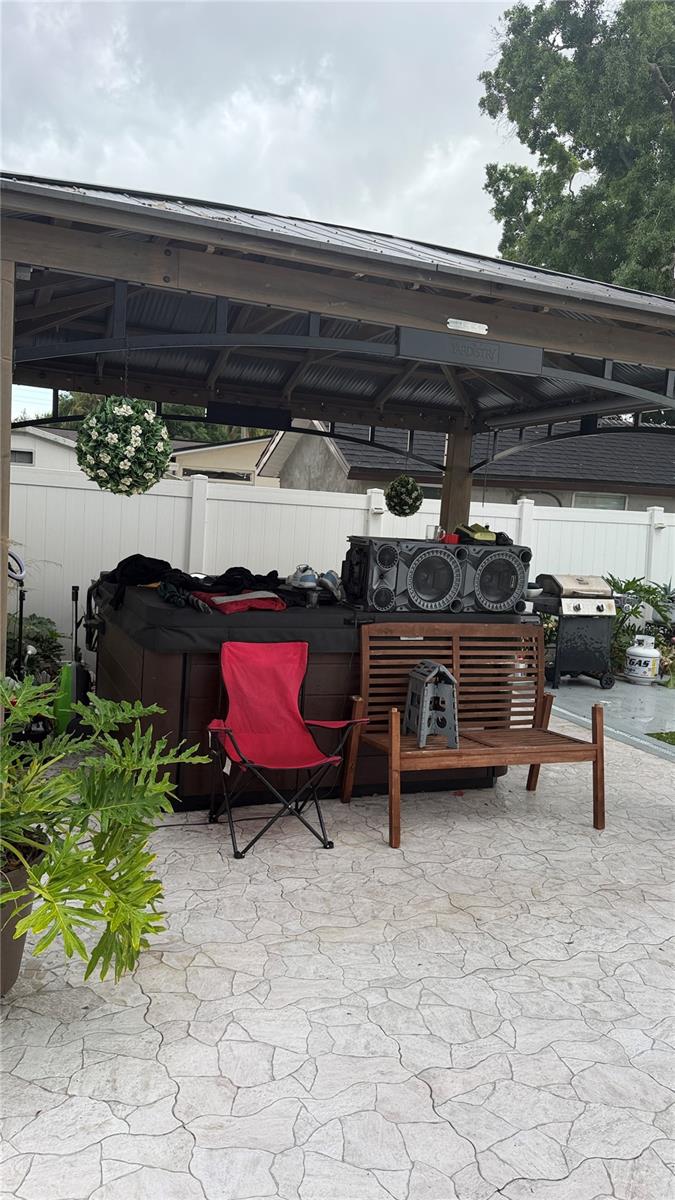 Listing photo id 13 for 2106 Cluster Avenue