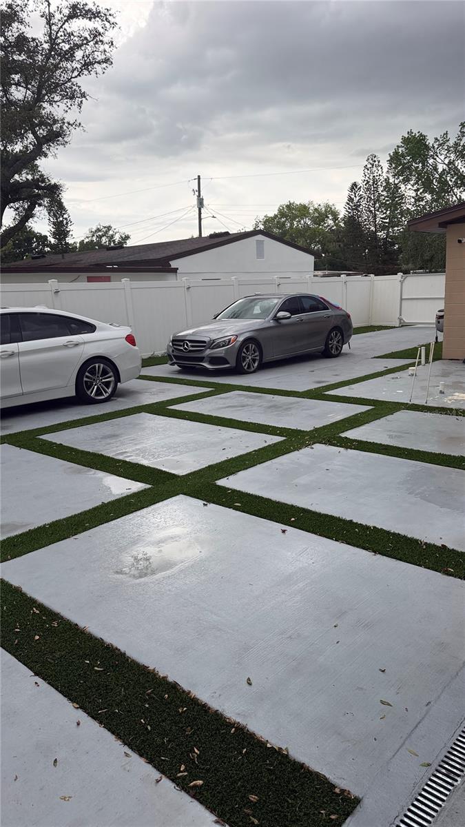 Listing photo id 14 for 2106 Cluster Avenue