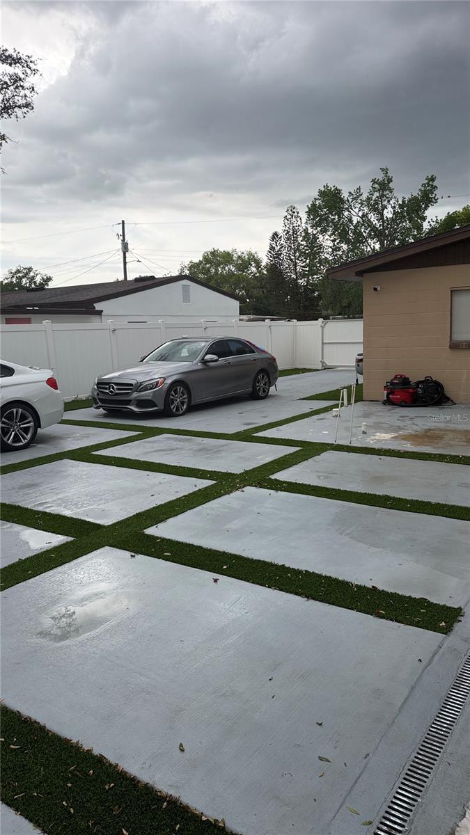 Listing photo id 15 for 2106 Cluster Avenue