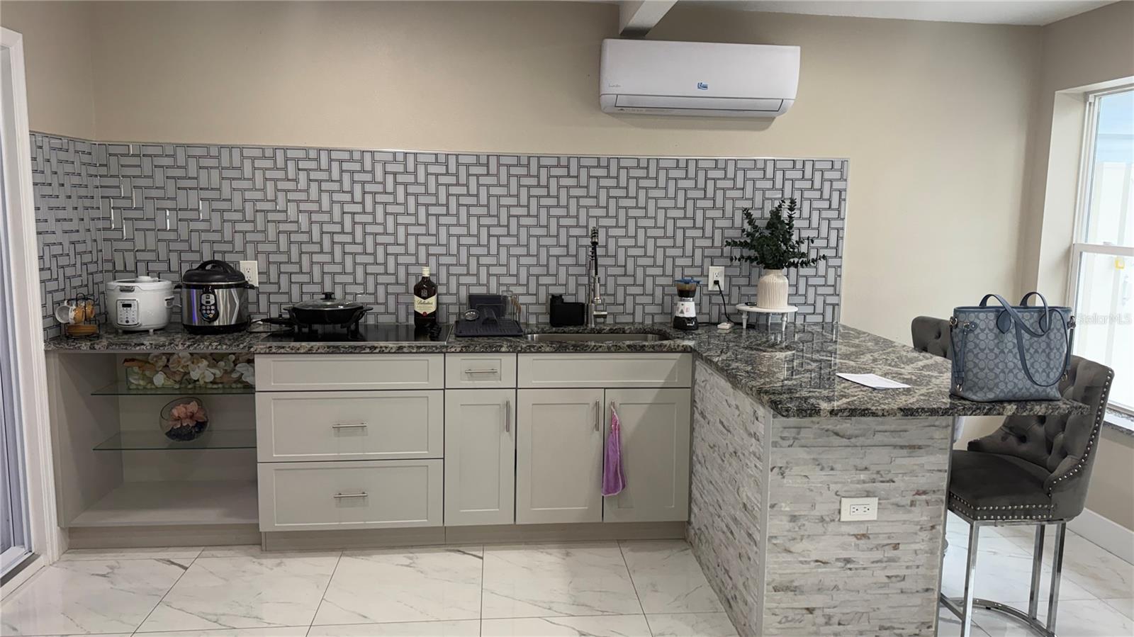 Listing photo id 16 for 2106 Cluster Avenue