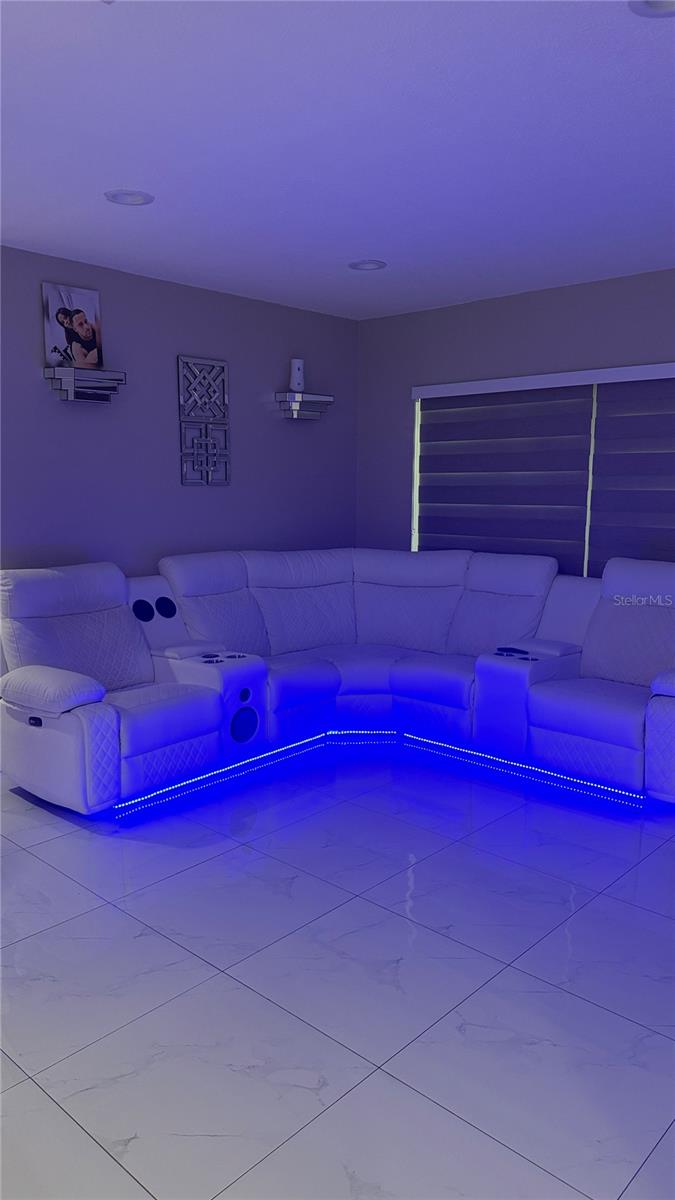 Listing photo id 0 for 2106 Cluster Avenue