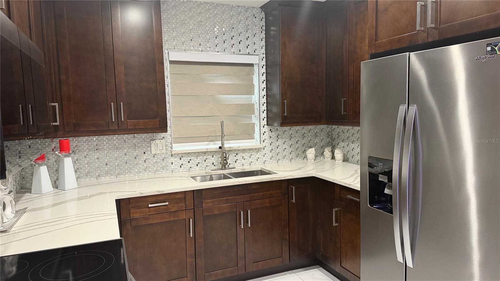 Listing photo id 2 for 2106 Cluster Avenue