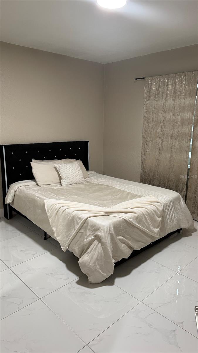 Listing photo id 5 for 2106 Cluster Avenue