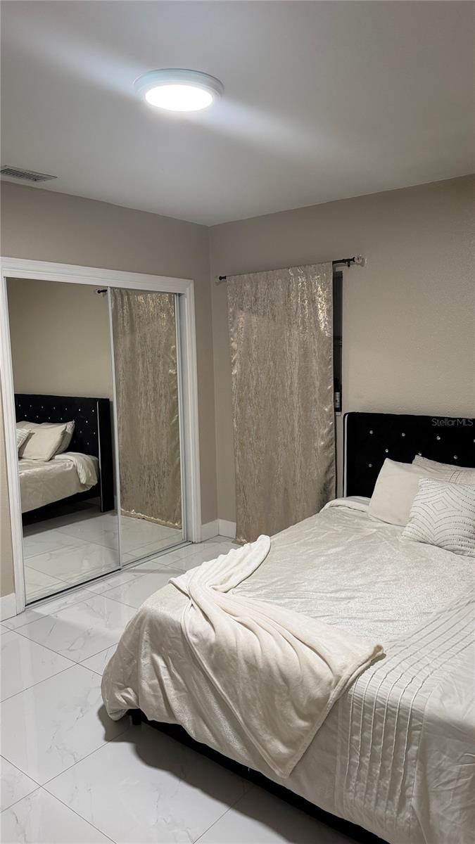 Listing photo id 6 for 2106 Cluster Avenue