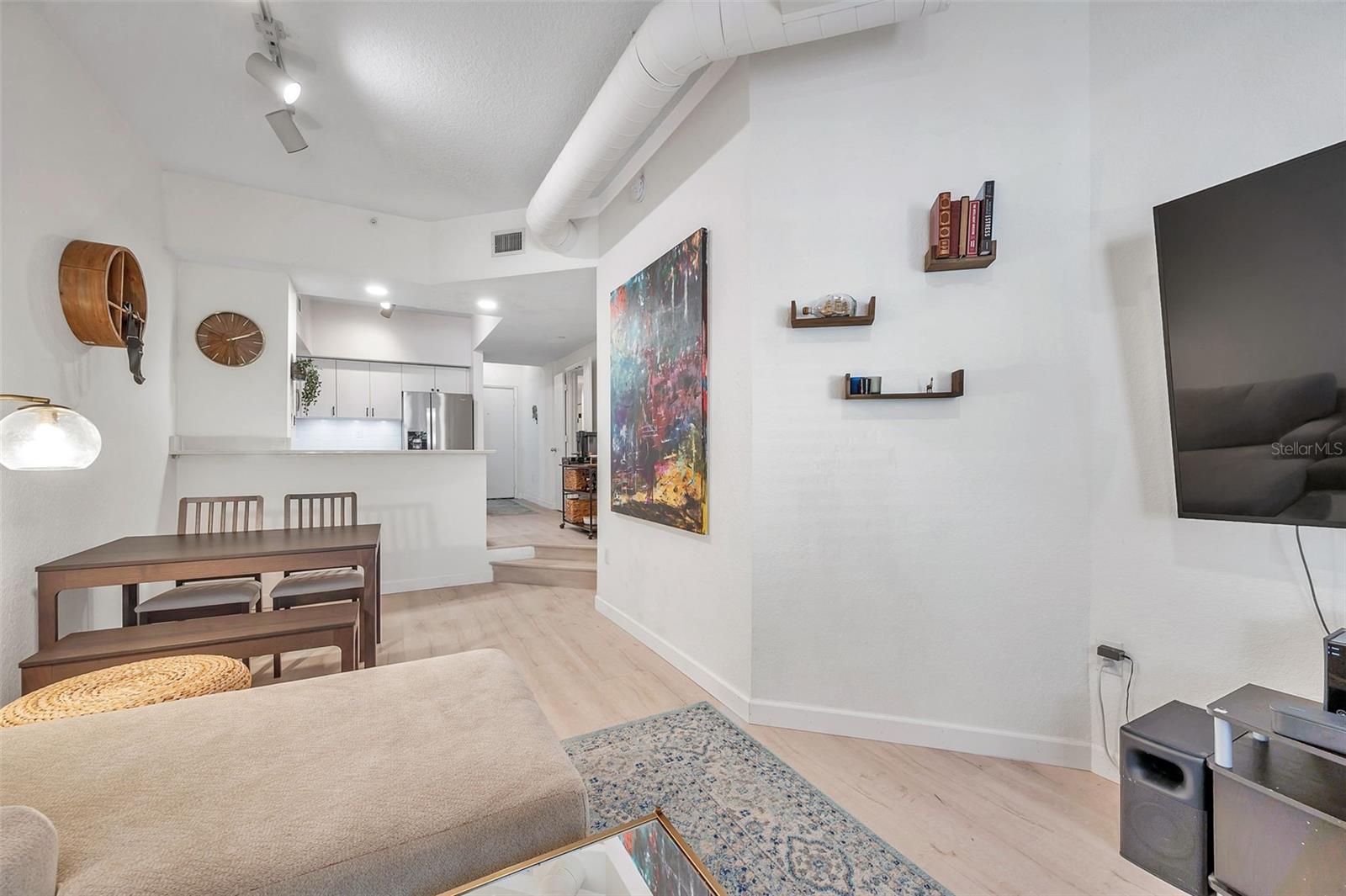 Image 12 of 37 For 520 Armenia Avenue 1233