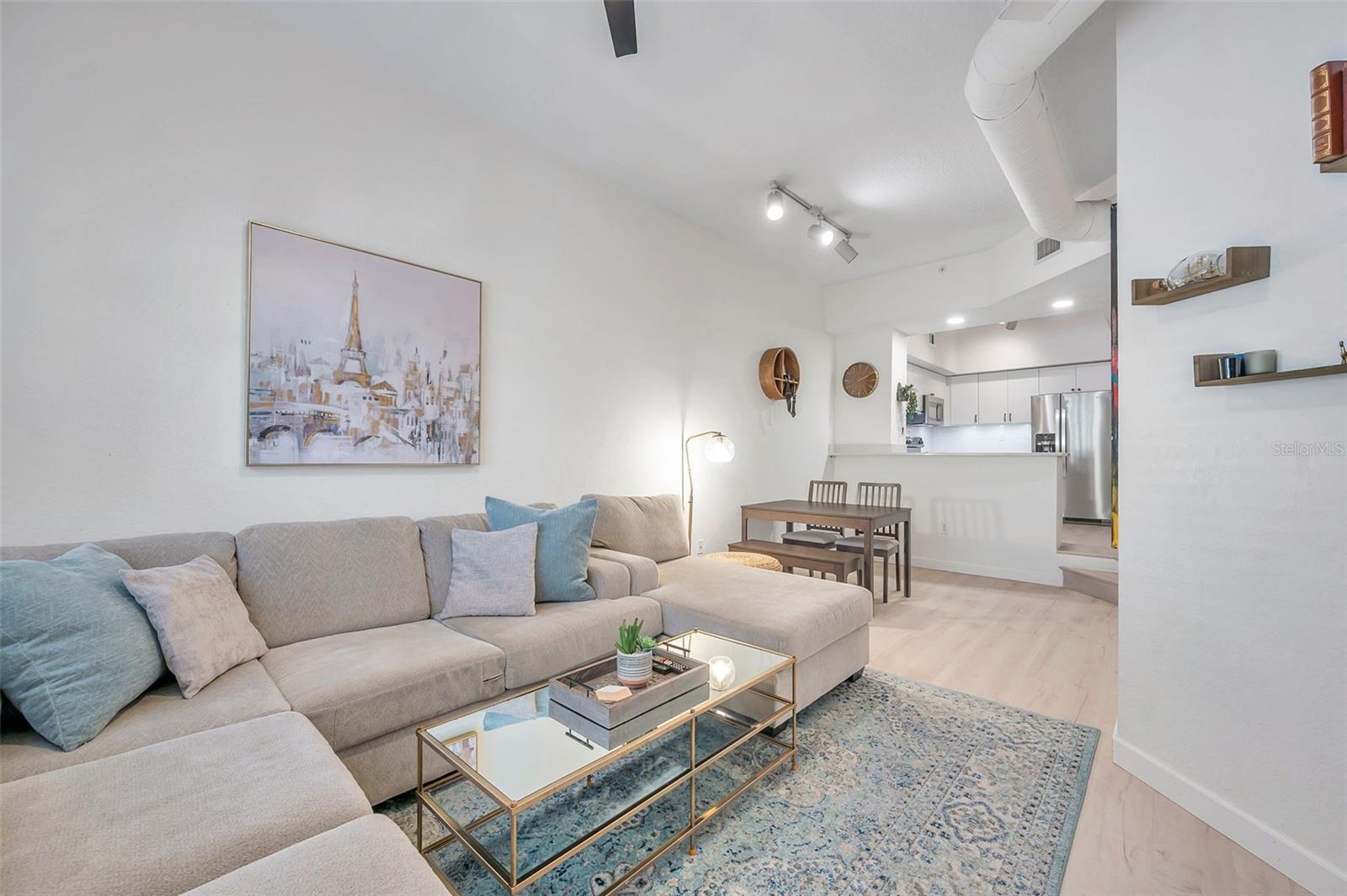 Image 13 of 37 For 520 Armenia Avenue 1233