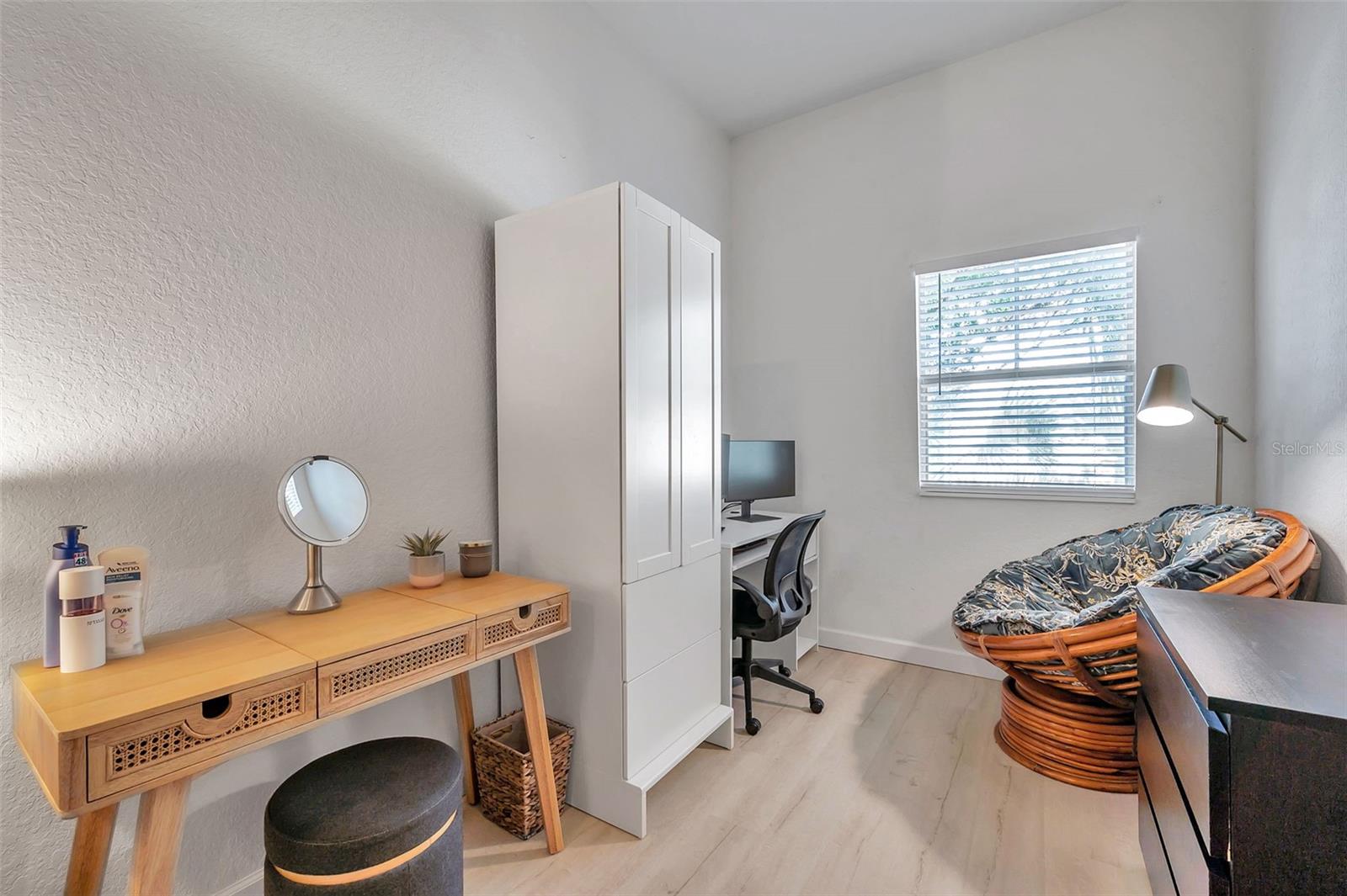 Image 21 of 37 For 520 Armenia Avenue 1233