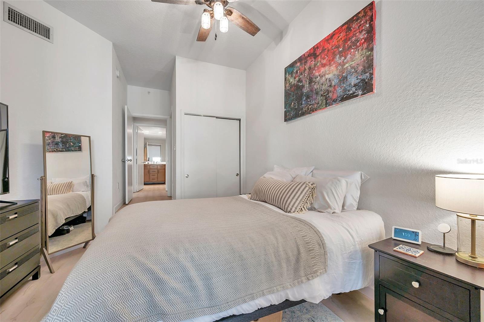 Image 22 of 37 For 520 Armenia Avenue 1233