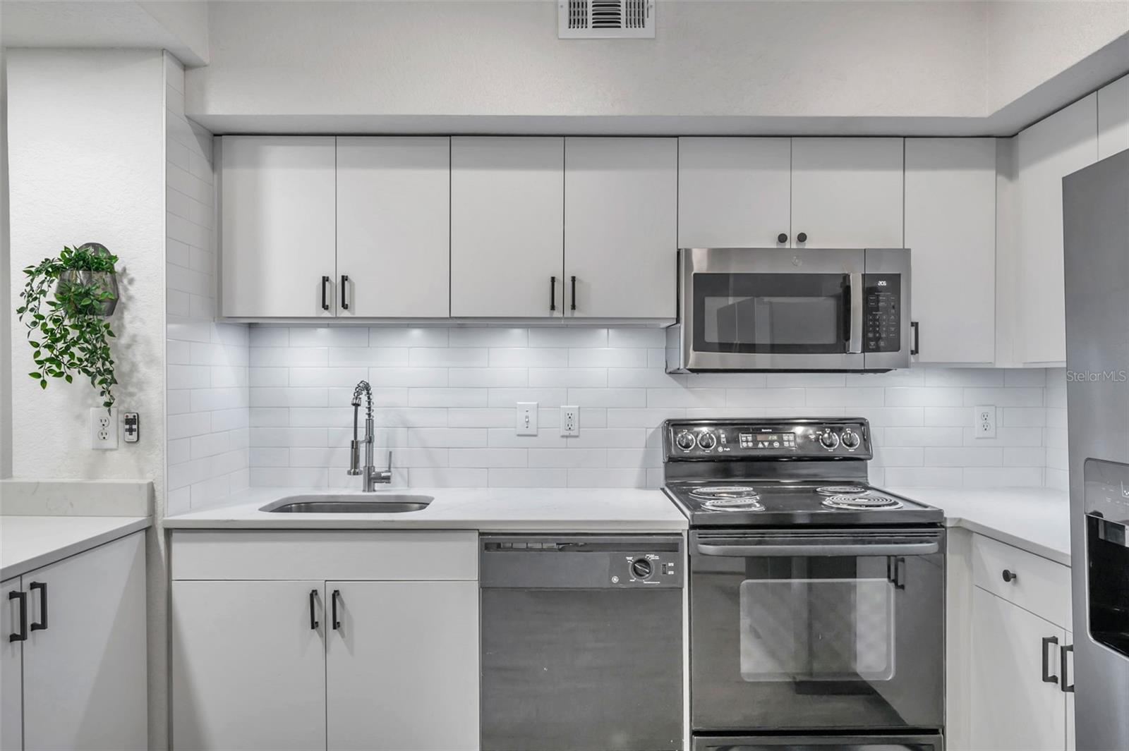 Image 3 of 37 For 520 Armenia Avenue 1233