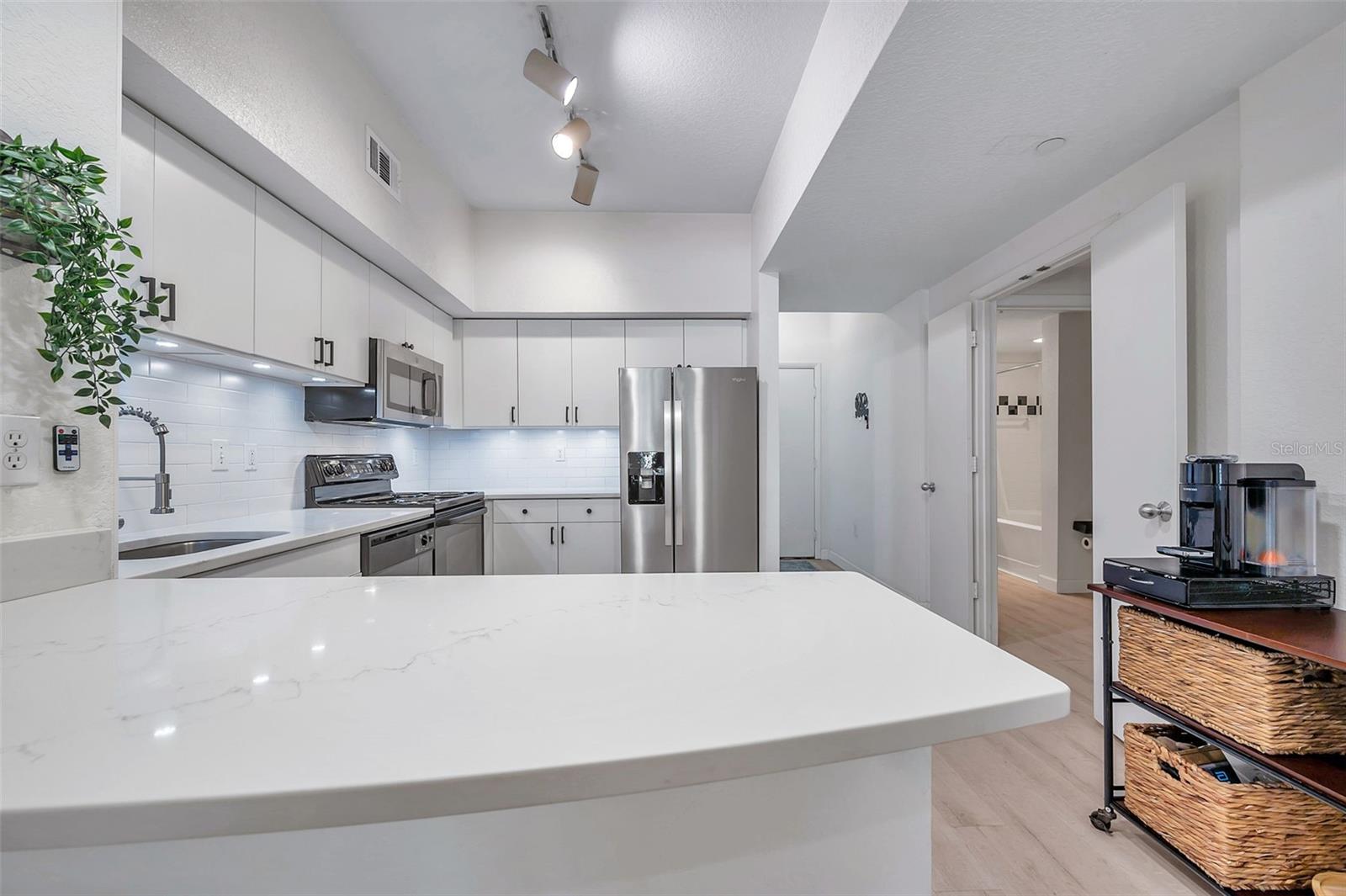 Image 7 of 37 For 520 Armenia Avenue 1233