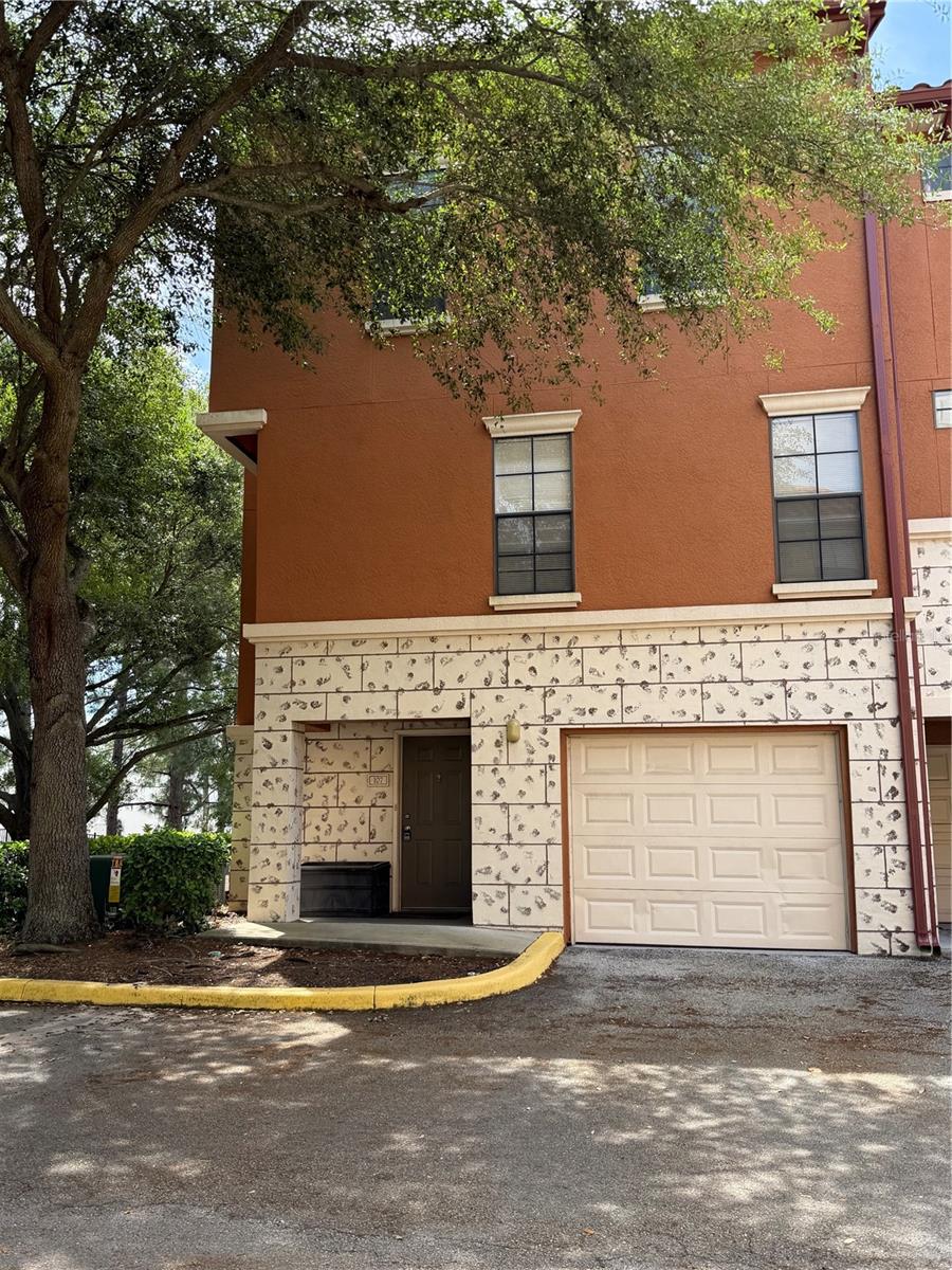 Image 2 of 32 For 6117 Metrowest Boulevard 107