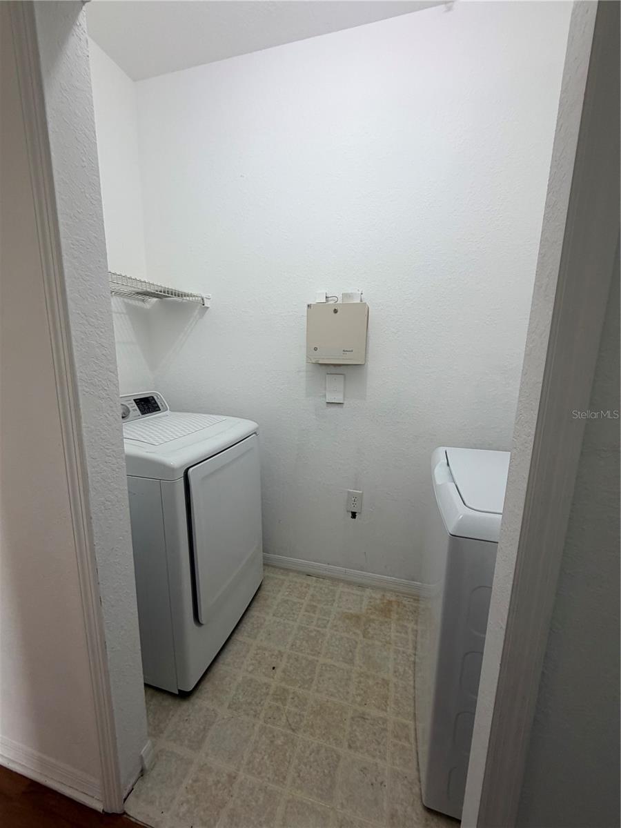 Image 25 of 32 For 6117 Metrowest Boulevard 107