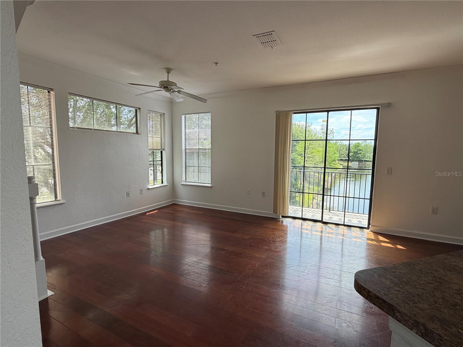 Image 7 of 32 For 6117 Metrowest Boulevard 107