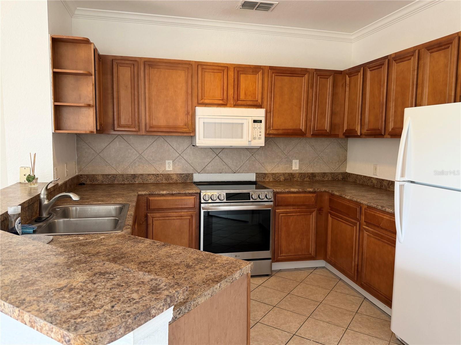 Image 9 of 32 For 6117 Metrowest Boulevard 107