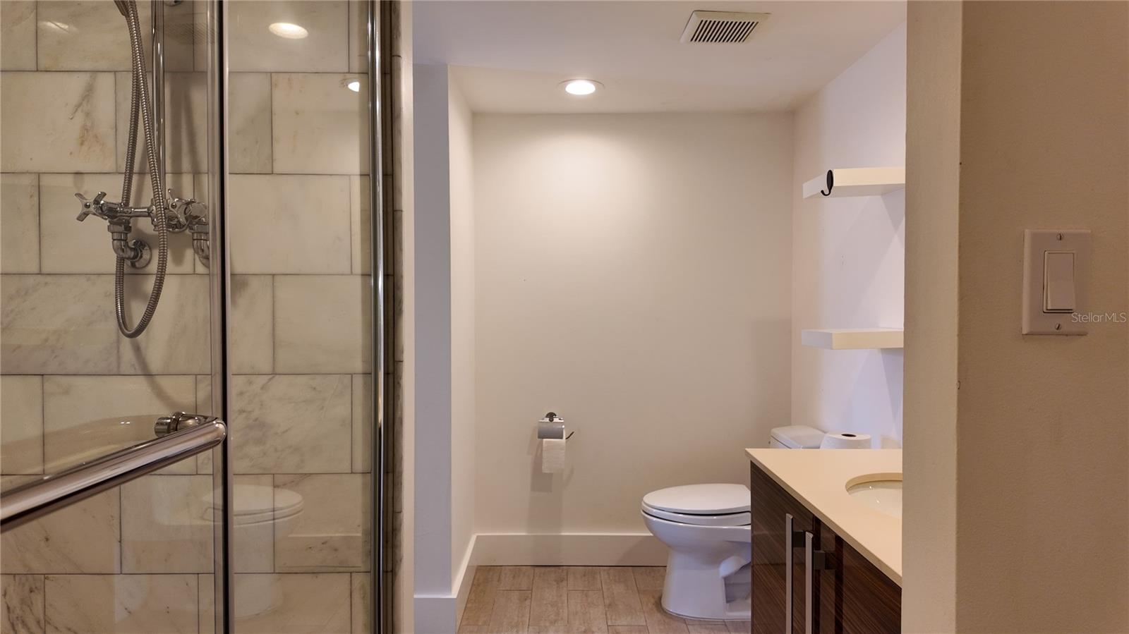 Image 25 of 36 For 3700 Osprey Avenue 205