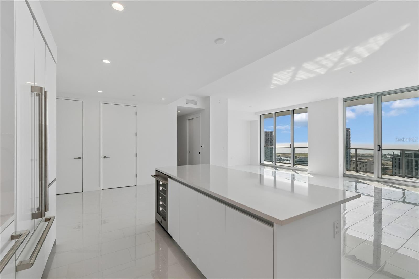 Listing photo id 13 for 400 Central Avenue 2505