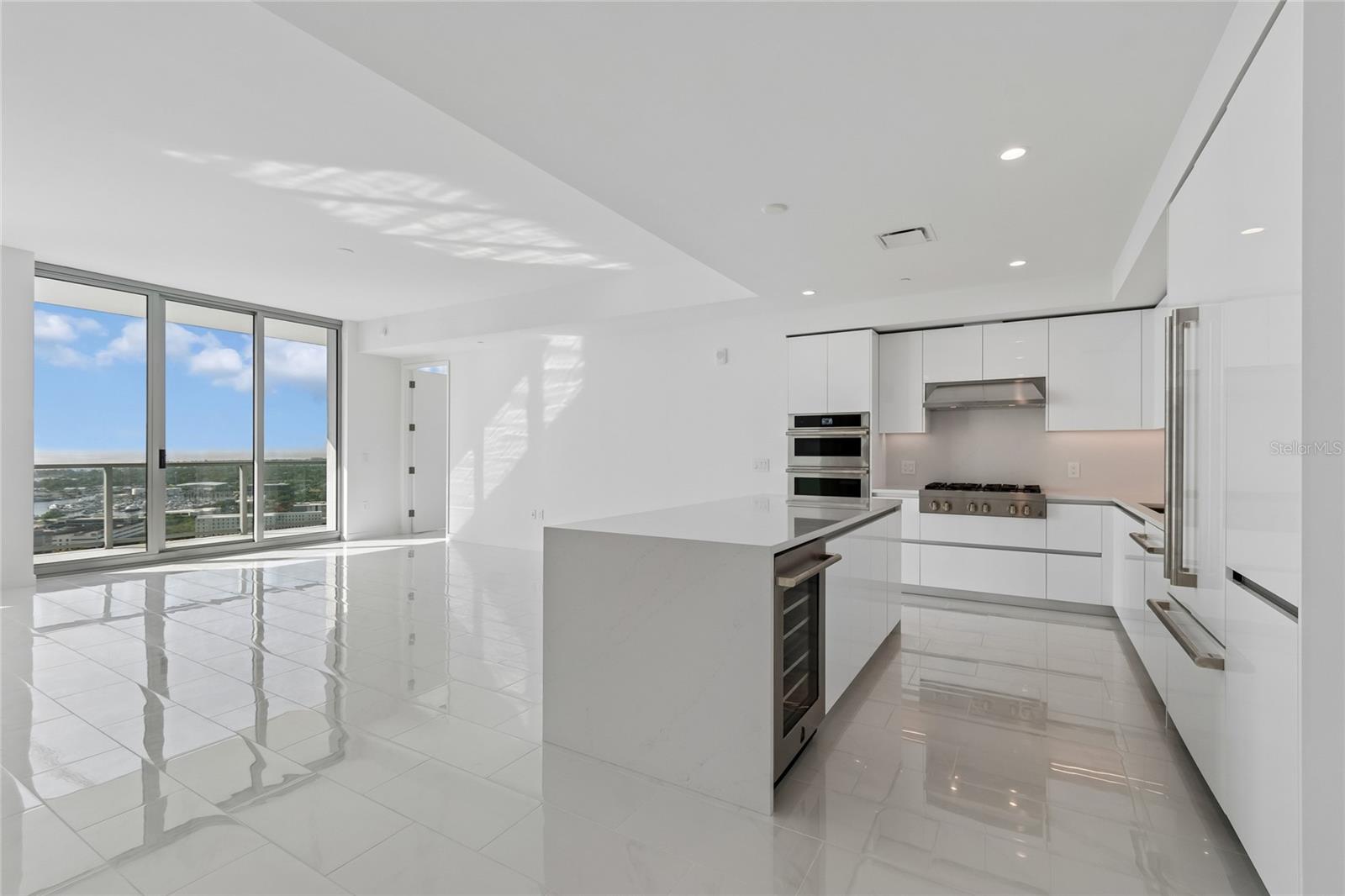 Listing photo id 2 for 400 Central Avenue 2505