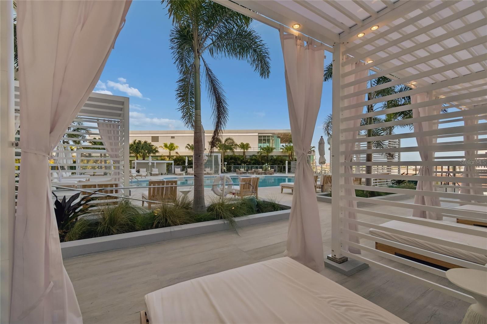 Listing photo id 43 for 400 Central Avenue 2505