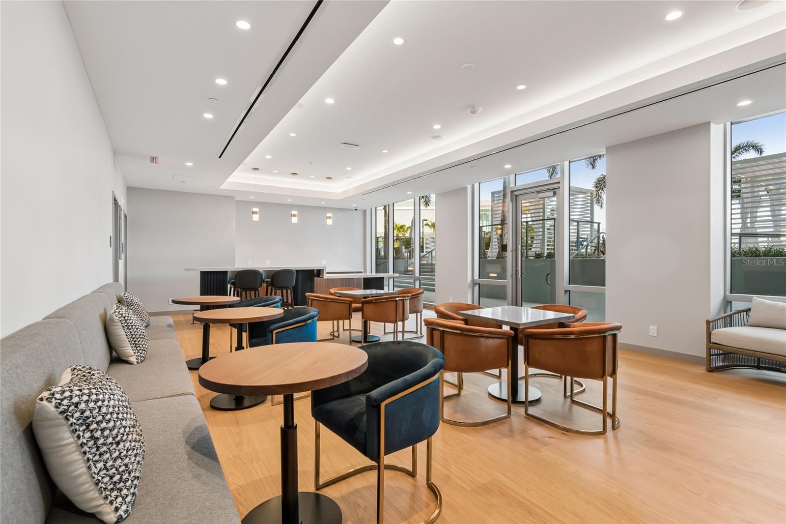 Listing photo id 52 for 400 Central Avenue 2505