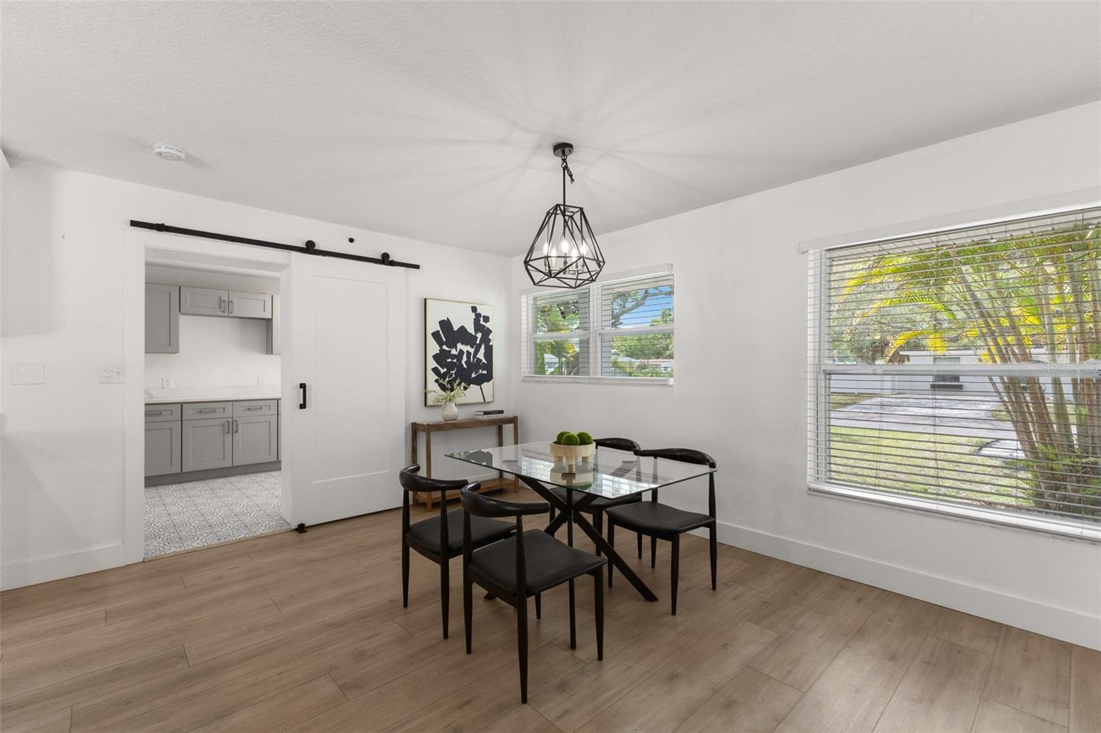 Listing photo id 11 for 4610 Shamrock Road