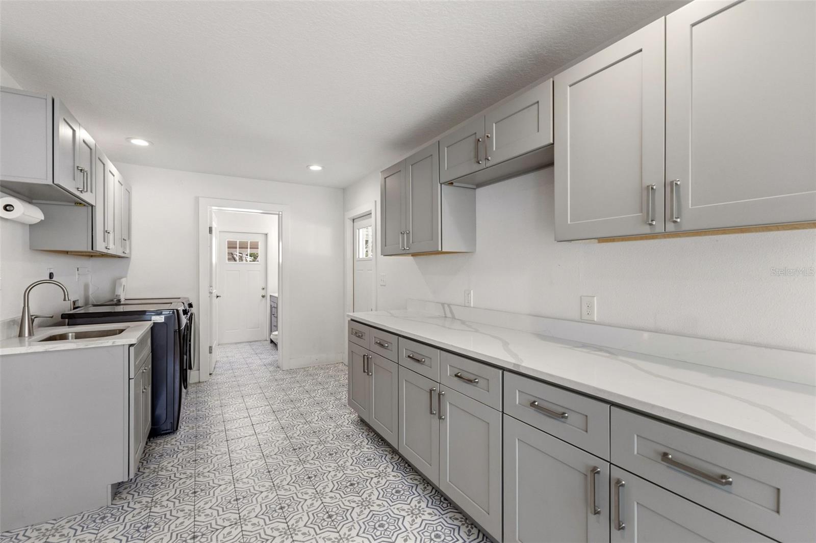 Listing photo id 14 for 4610 Shamrock Road