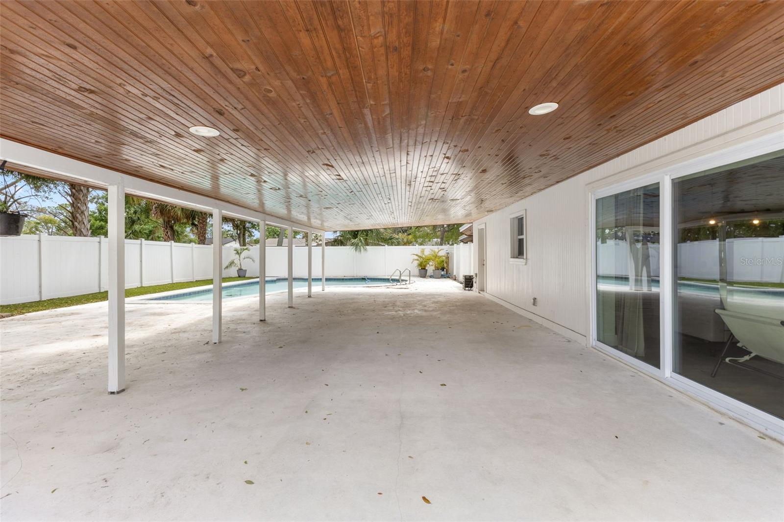 Listing photo id 24 for 4610 Shamrock Road