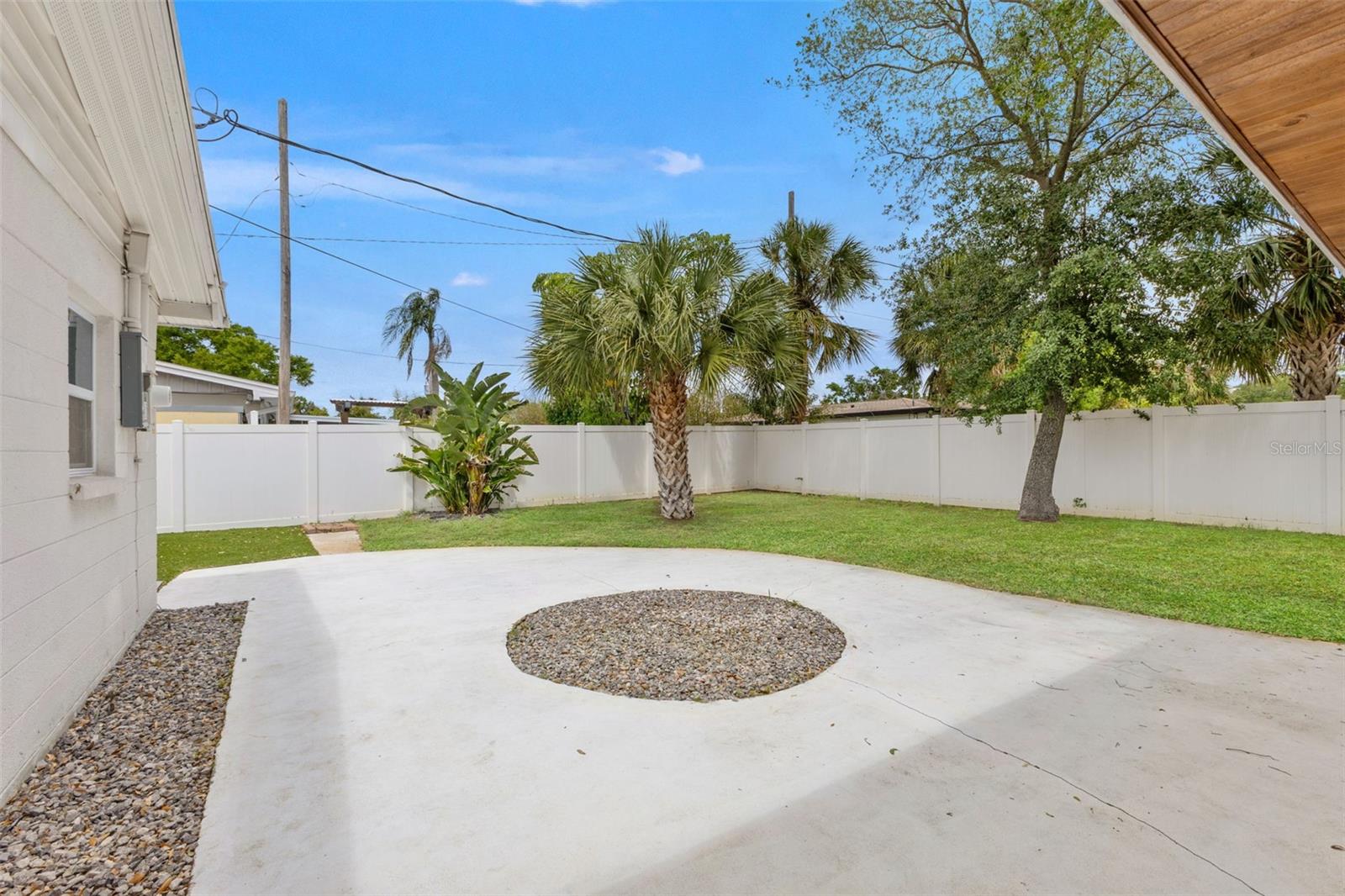 Listing photo id 27 for 4610 Shamrock Road