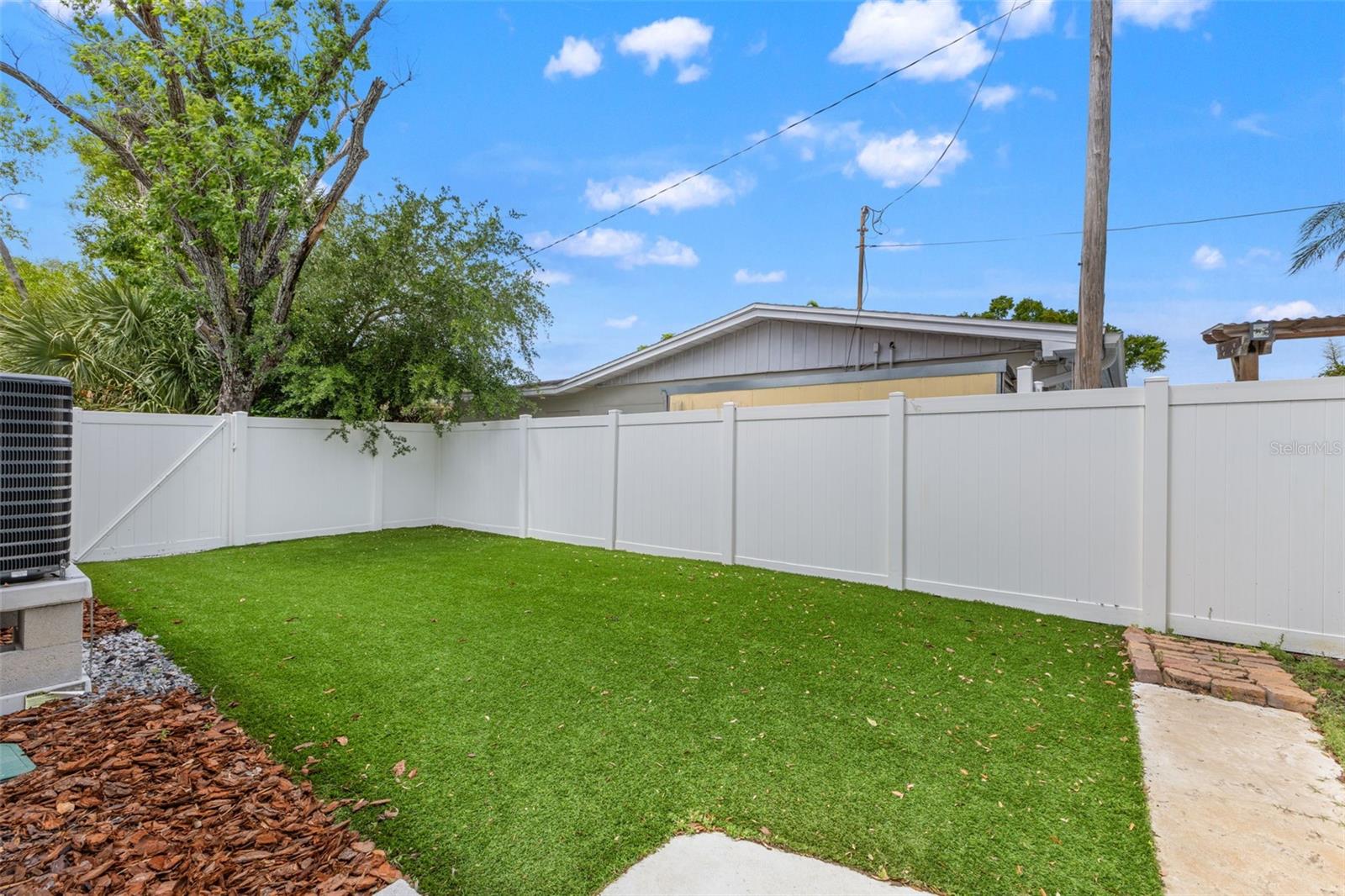 Listing photo id 28 for 4610 Shamrock Road