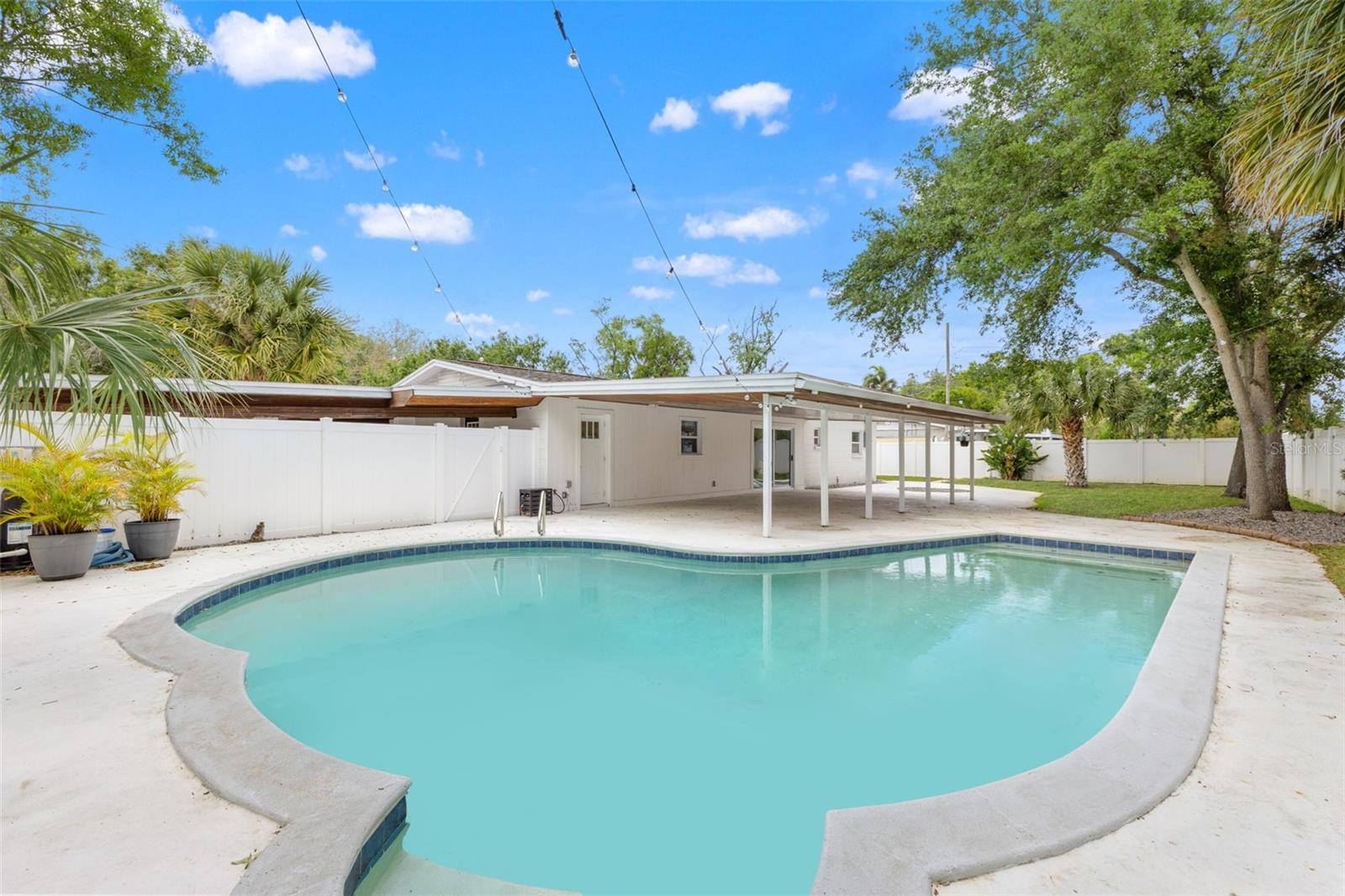 Listing photo id 29 for 4610 Shamrock Road