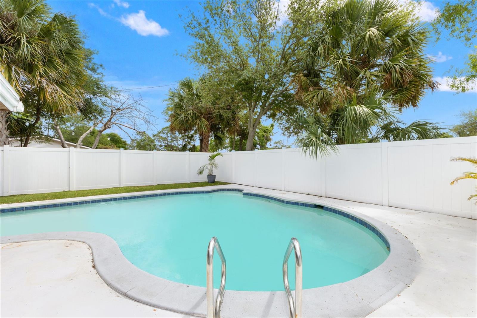 Listing photo id 31 for 4610 Shamrock Road