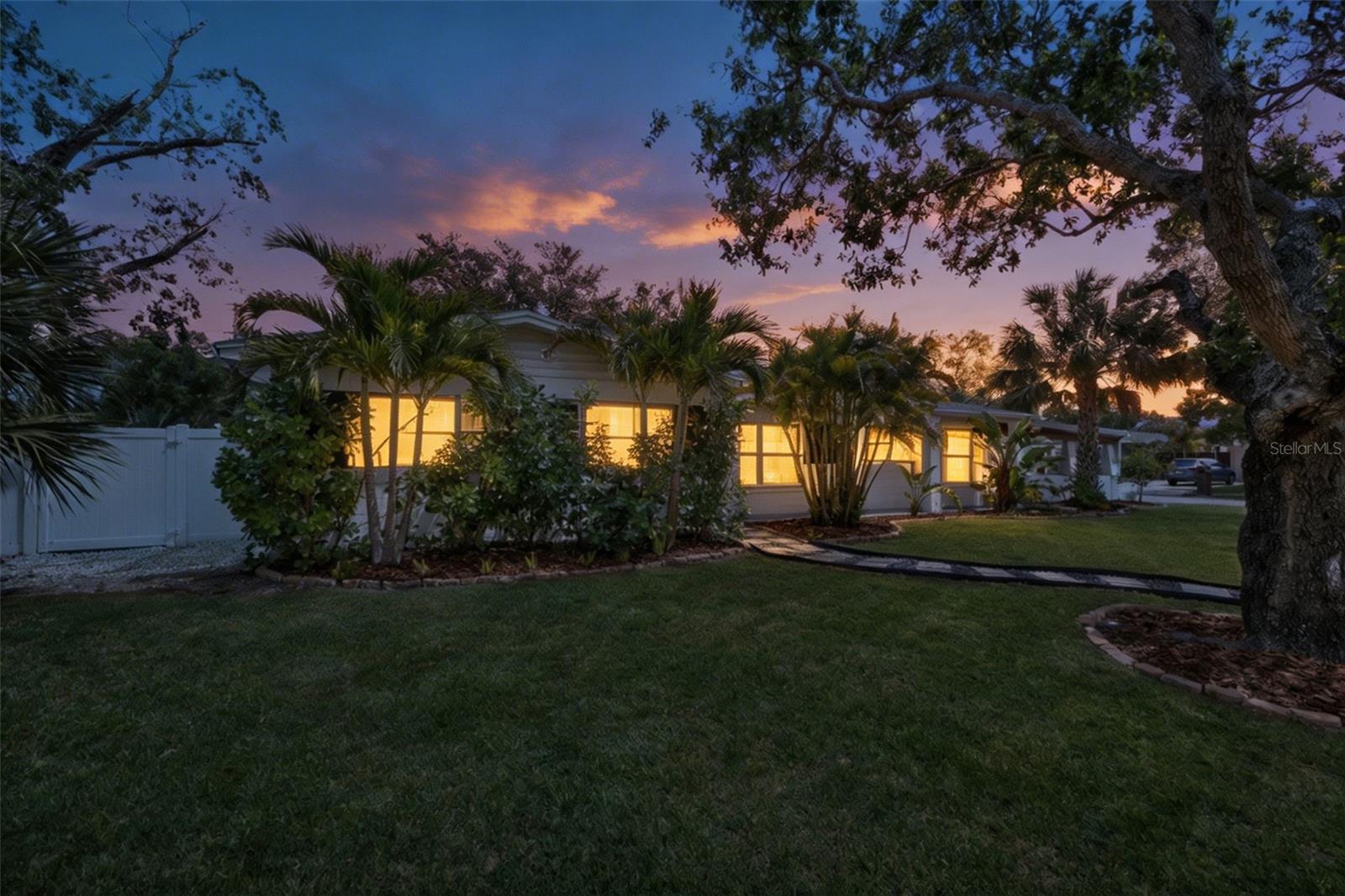 Listing photo id 34 for 4610 Shamrock Road