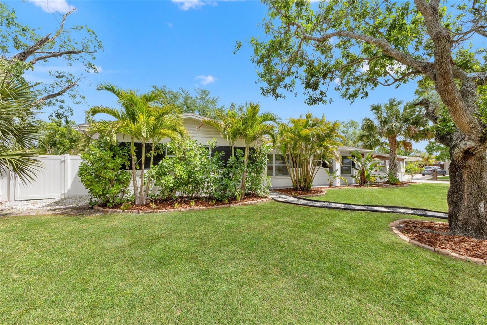 Listing photo id 37 for 4610 Shamrock Road