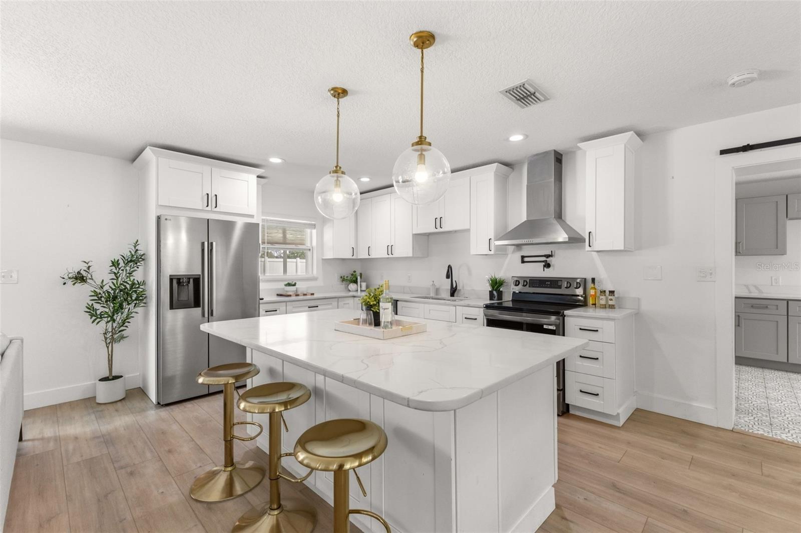 Listing photo id 3 for 4610 Shamrock Road