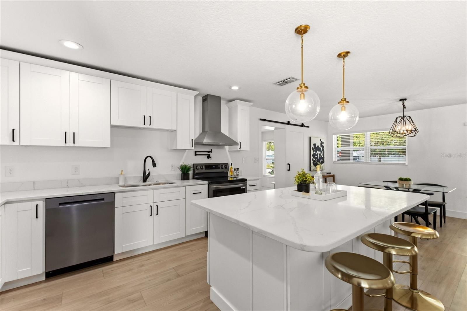 Listing photo id 4 for 4610 Shamrock Road