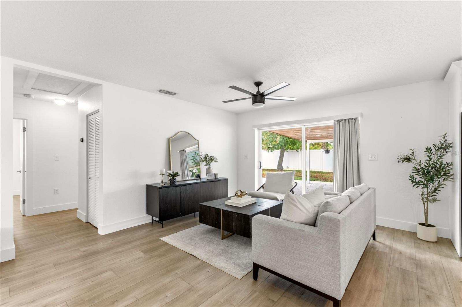 Listing photo id 7 for 4610 Shamrock Road