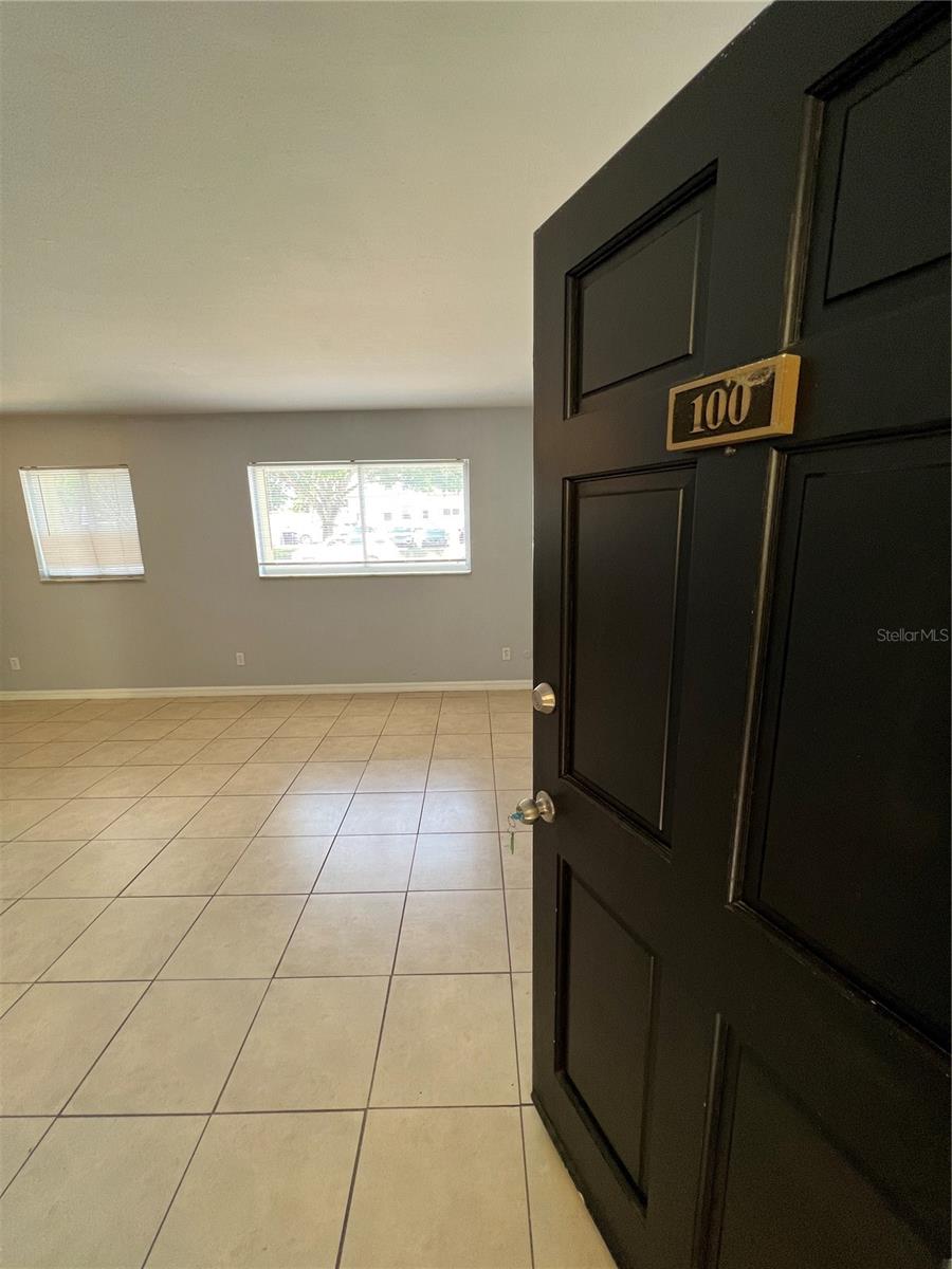 Image 3 of 15 For 3206 Azeele Street 100