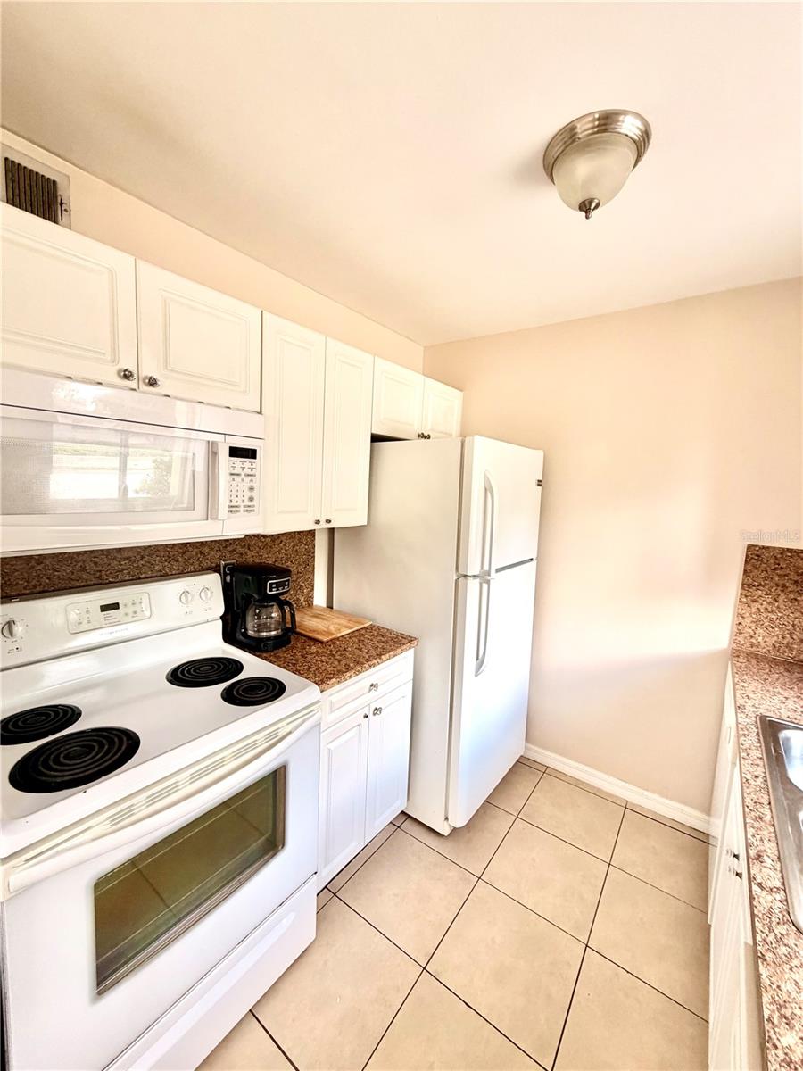 Image 7 of 15 For 3206 Azeele Street 100