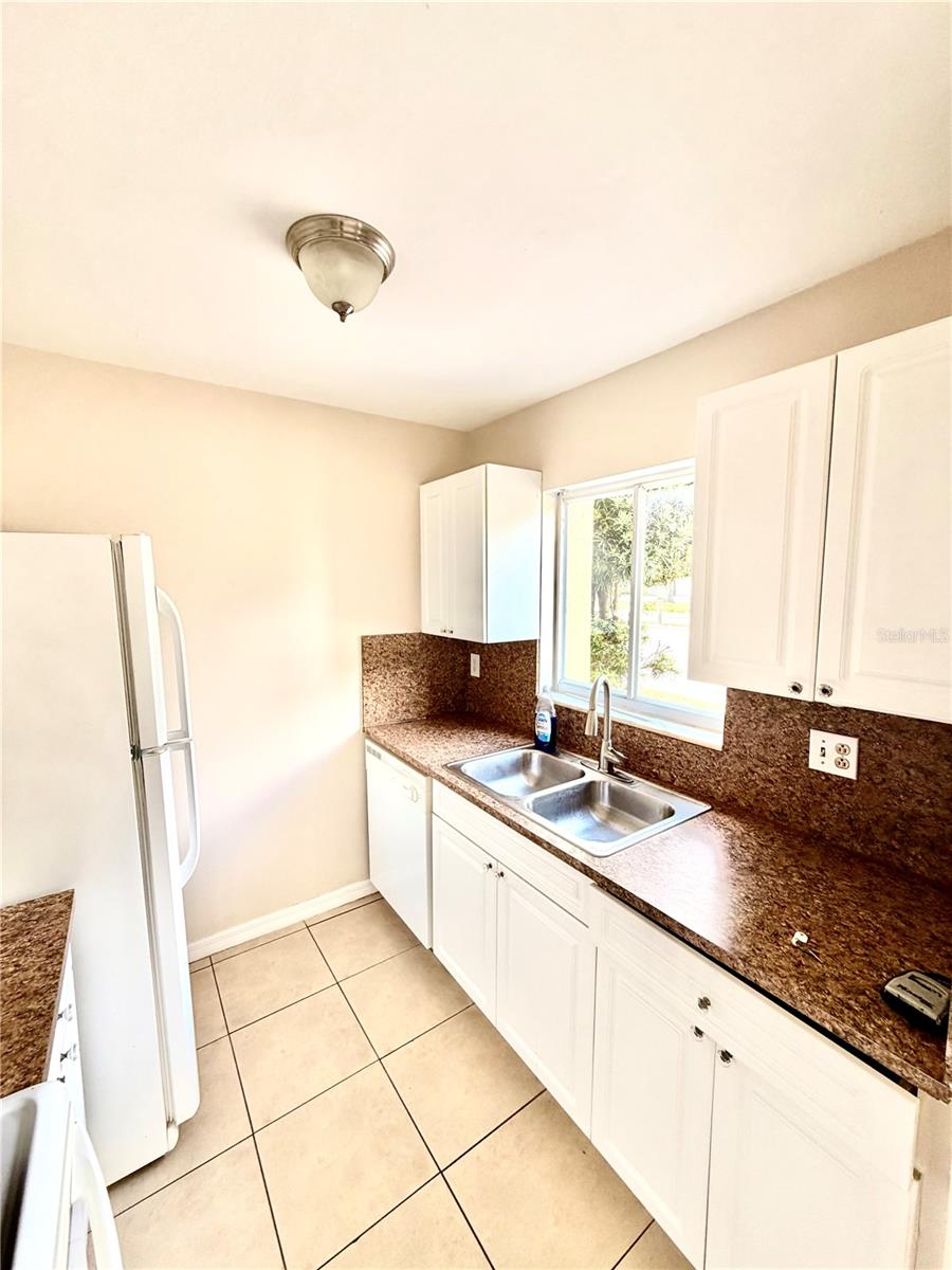 Image 8 of 15 For 3206 Azeele Street 100