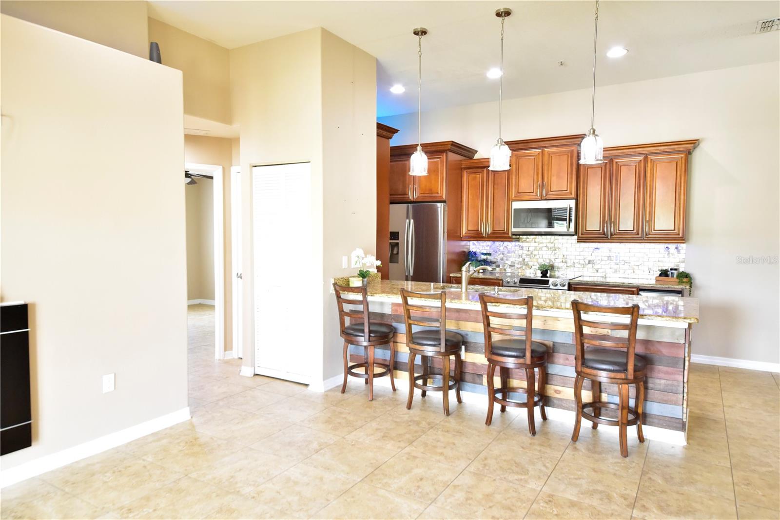 Image 10 of 37 For 6420 Banyan Boulevard 303