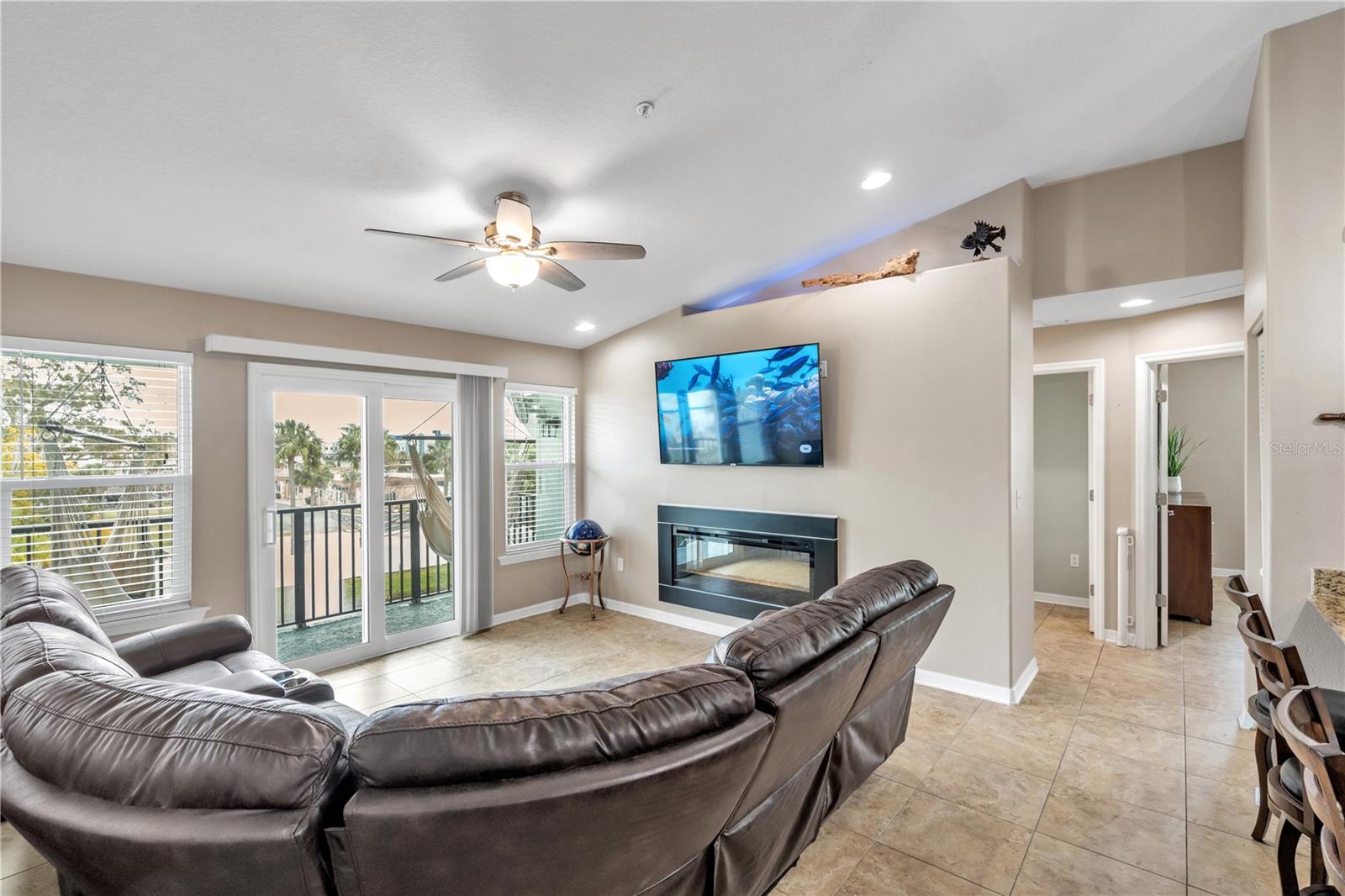 Image 12 of 37 For 6420 Banyan Boulevard 303