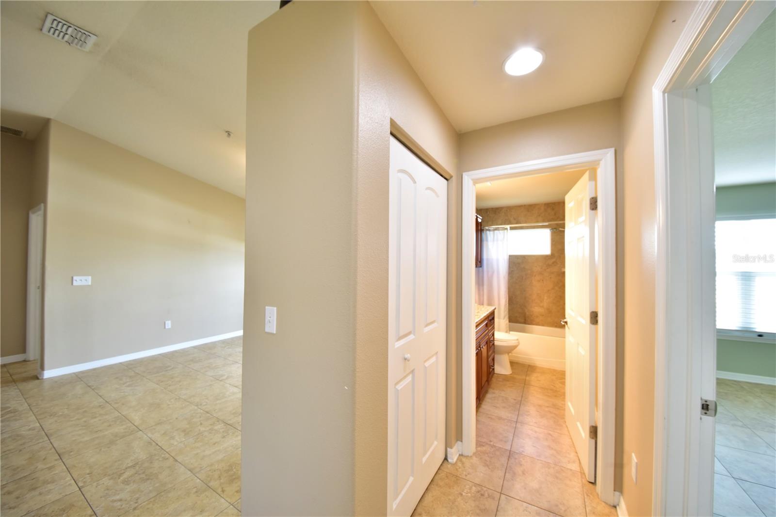 Image 21 of 37 For 6420 Banyan Boulevard 303