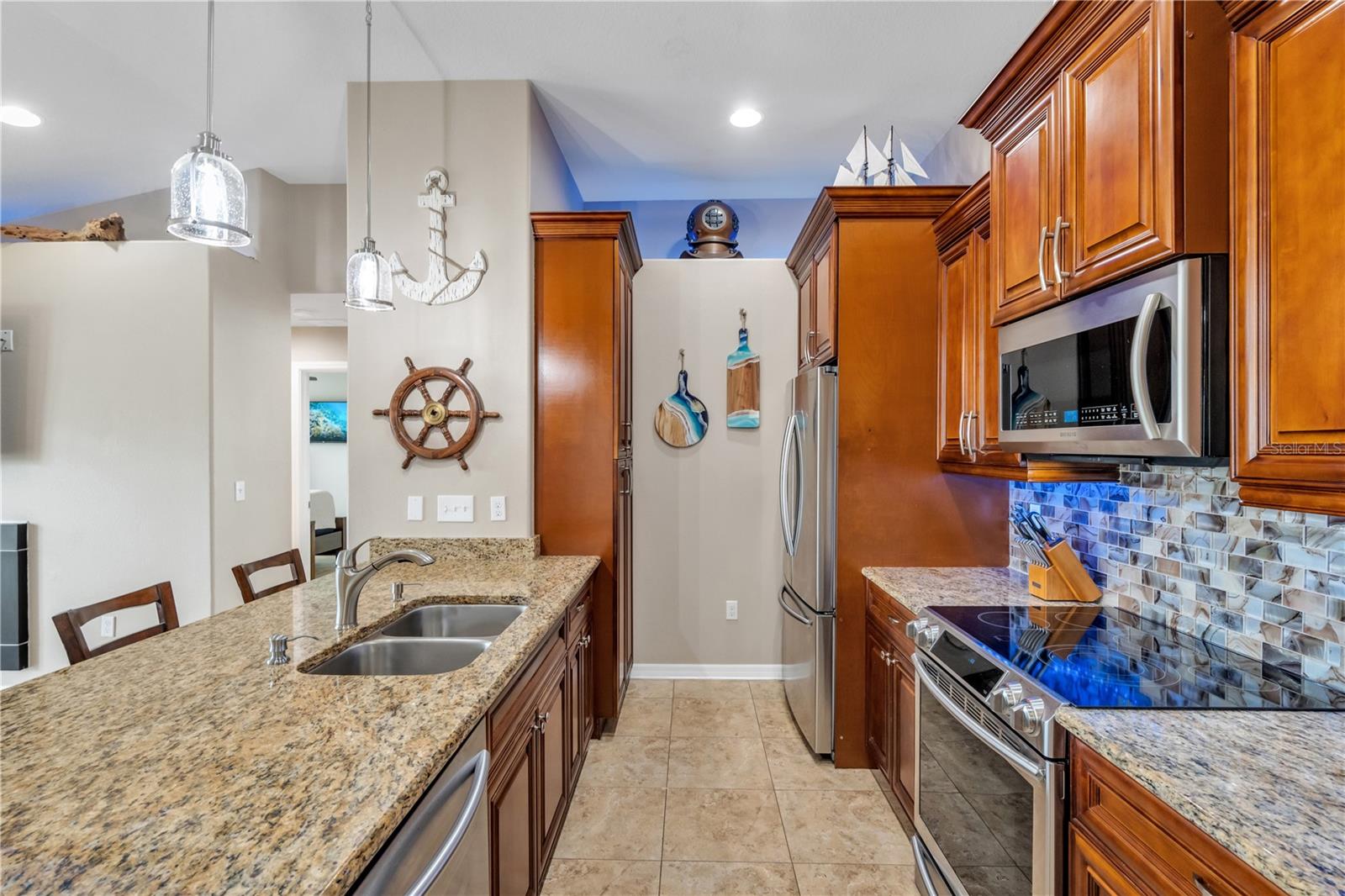 Image 7 of 37 For 6420 Banyan Boulevard 303