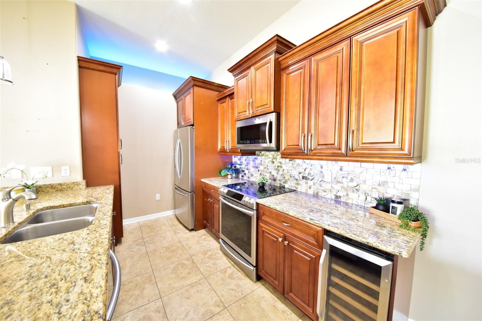 Image 9 of 37 For 6420 Banyan Boulevard 303