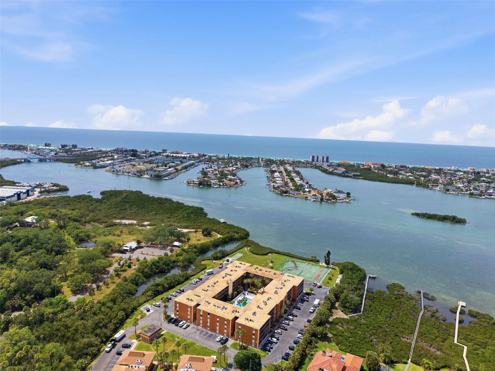 Image 10 of 34 For 12760 Indian Rocks Road 1065