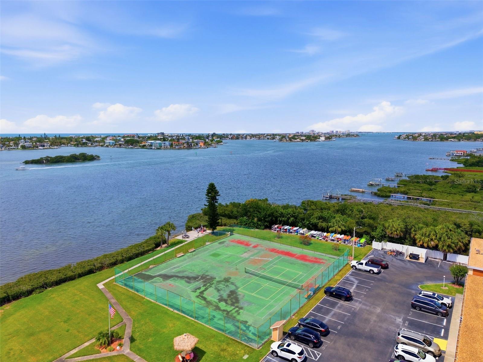 Image 13 of 34 For 12760 Indian Rocks Road 1065