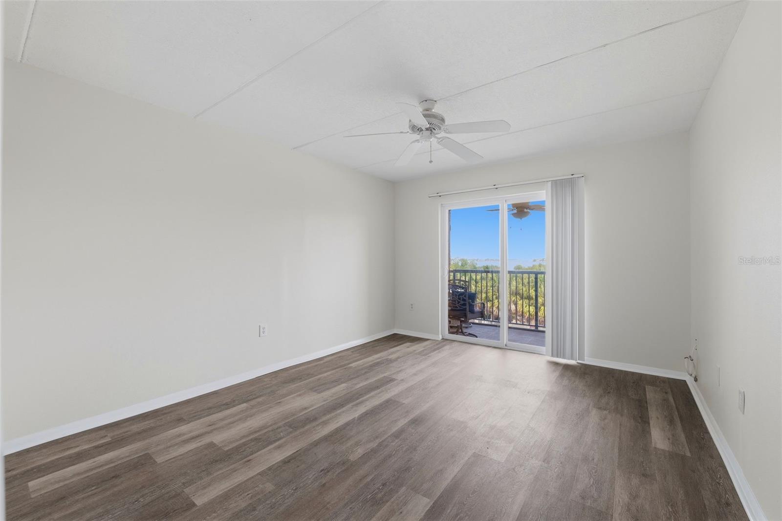 Image 28 of 34 For 12760 Indian Rocks Road 1065