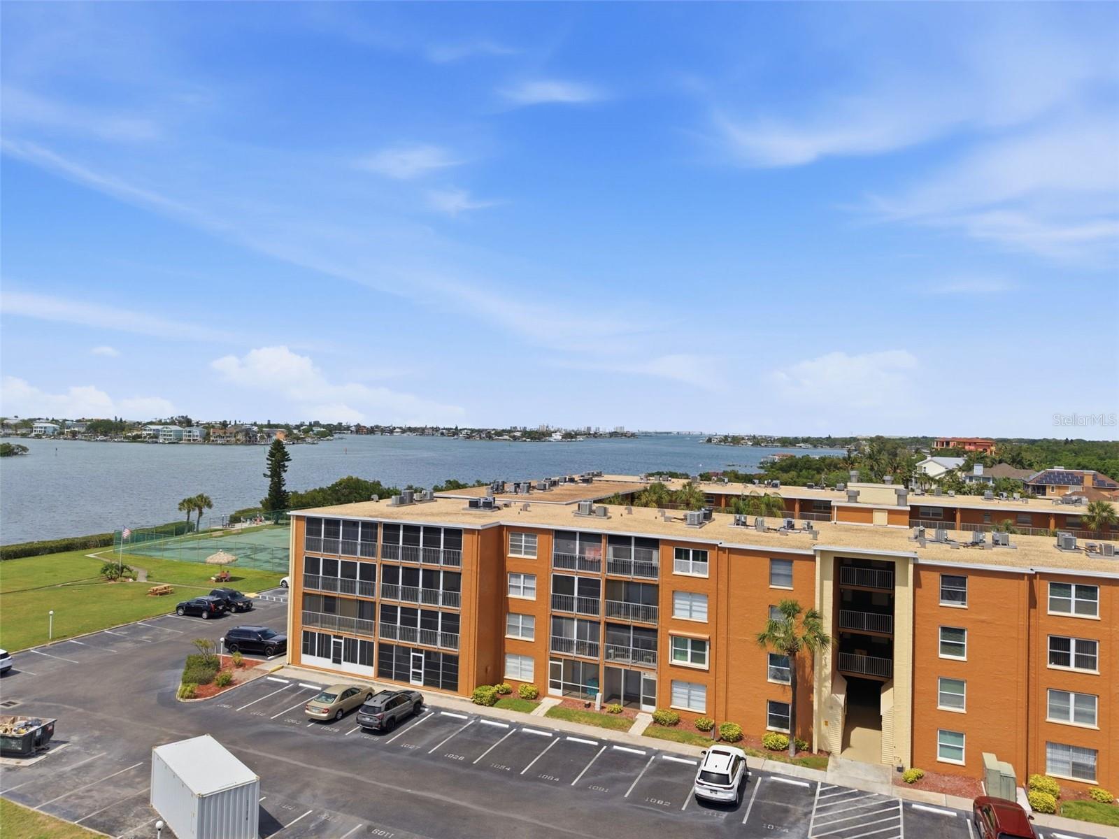 Image 6 of 34 For 12760 Indian Rocks Road 1065