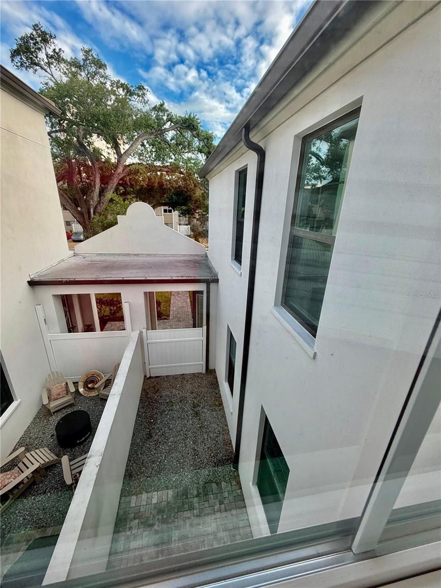 Image 18 of 21 For 4606 Fig Street 2