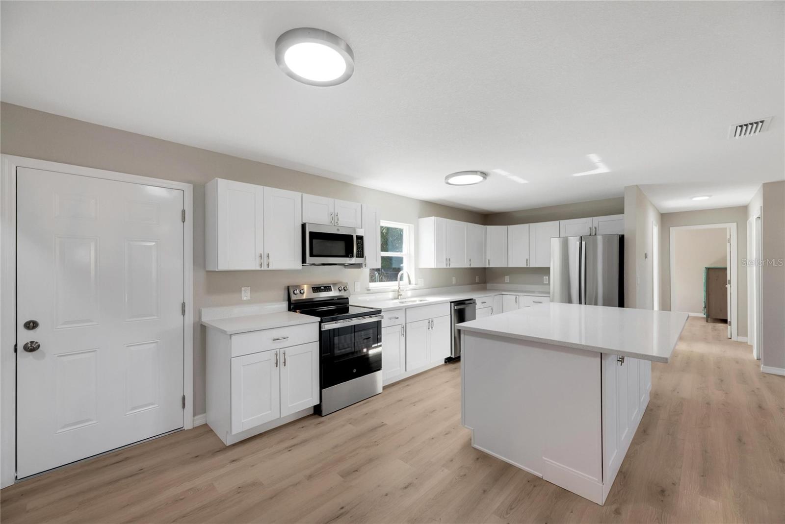 Image 18 of 63 For 660 Flamingo Drive